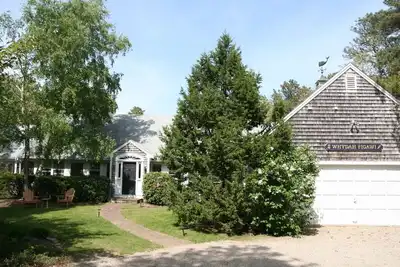 Image de Cape Cod Classic 5Br Home In Exclusive N. Chatham - Étapes vers la plage privée