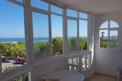 Image de Park Beach. L'appartement est au coin et a vue sur la mer.