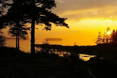 Image de Maison calme face à l'océan avec vue dégagée sur l'océan et côte de granit
