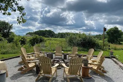 Image de Retraite de chien jaune; Location de vacances dans une région viticole