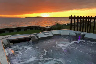 Image de Sud, maison de plage à 20 pieds de l'eau! Kayaks et un nouveau bain à remous