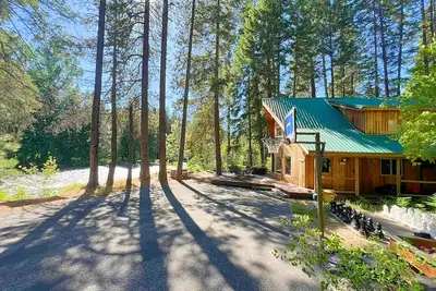 Image de Jordan Lodge: Riverfront avec Perfect Setting