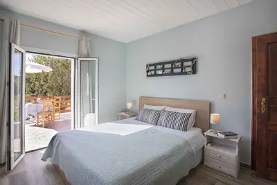 Image de Chalet accessible aux fauteuils roulants dans un endroit paisible