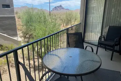 Image de Walkup au premier étage avec vue imprenable sur la montagne