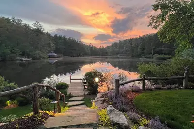 Image de Lake Sequoyah Cottage. . . Lake Front minutes de Main Stret