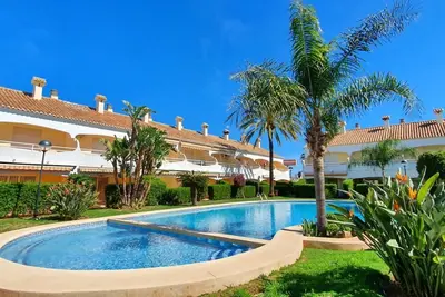 Image de Maison de ville pour 4 personnes avec accès direct au jardin et à la piscine