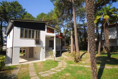 Image de Villa entourée par la nature près de la mer