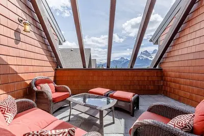 Image de Grand Rockies Romance! Luxe 1bd 1bth avec piscine et bain à remous