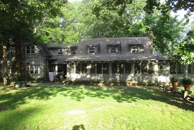 Image de Cossatot River Pettigrew House 6000 pc 6 chambres, 5 salles de bain, maison en rondins de 3 étages
