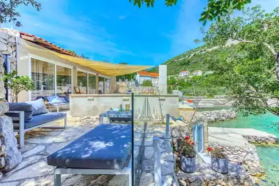 Image de Amara Cottage - Joyau en bord de mer avec piscine chauffée pouvant accueillir jusqu'à cinq personnes