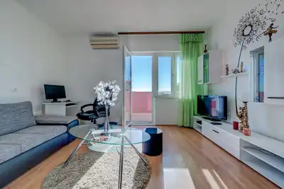 Image de Cozy Sea View Apartment Marinely avec grand jardin et barbecue