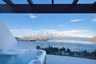 Image de Vues à couper le souffle sur le lac et la montagne 和 山脉 的 壮丽 景色
