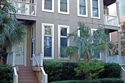 Image de Belle maison de ville spacieuse par K&P Hotel - Voir Notes / Thanksgv'G Deal 4 for 3