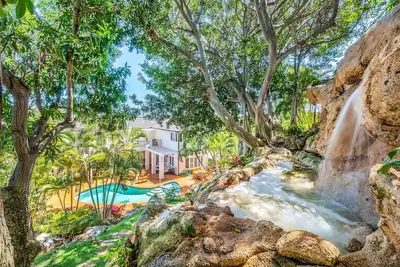 Image de Location Paradise avec cascade privée - Renseignez-vous sur les tarifs / disponibilités