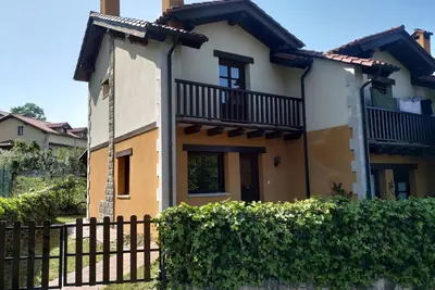 Image de Villa de style montagnard avec jardin pour cinq personnes à 900m de la plage