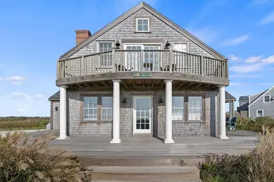 Image de Paradis de Nantucket magnifiquement calme avec vue sur l'océan!
