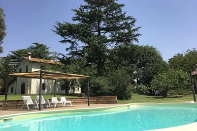 Image de casale nel verde a nord di roma