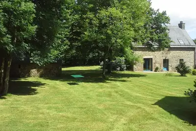 Image de belle maison en pierres avec grange sur terrain de 4000 m2