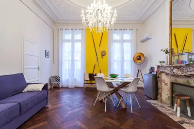 Image de Appartement haussmanien lumineux en plein coeur de ville - rue piètonne