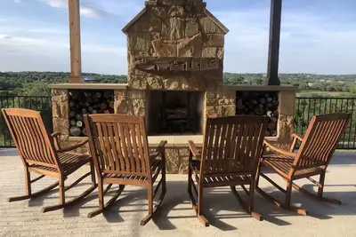 Image de Retraite moderne dans les collines