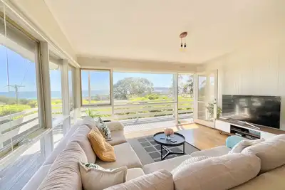 Image de Dromana Bayside Escape - Une vue imprenable sur la baie et la ville!