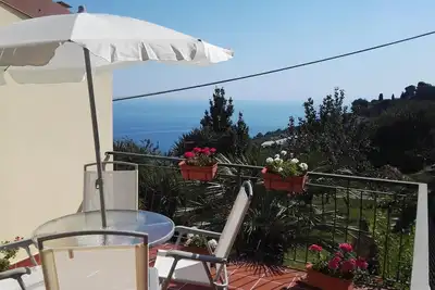 Image de Maison dans village médiéval avec jardin-terrasse avec vue sur la mer, 2 chambres, Wifi