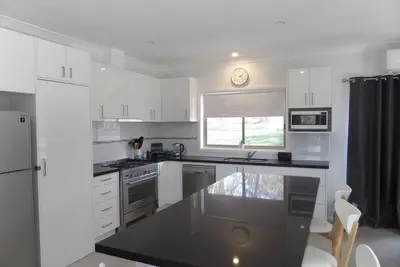 Magnifique chalet de 3 chambres sur 25 acres avec visite d'oiseaux indigènes et de la faune