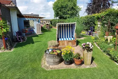Image de Appartement et plus. . . . Jardin créatif avec foyer et barbecue