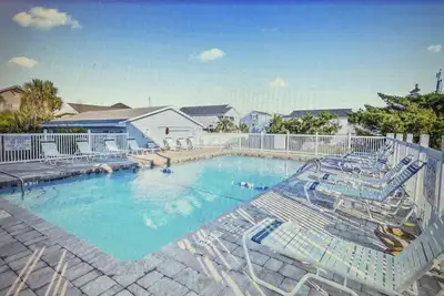 Image de Meilleure offre à Cherry Grove! En face de la plage! 500 $ sem (taux d'automne)