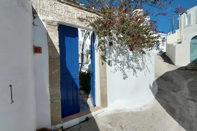 Image de Une maison de trois chambres combinant le meilleur d'une maison traditionnelle grecque Avec Moder