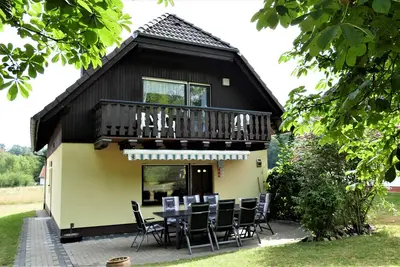 Image de Chalet lumineux de style campagnard pouvant accueillir jusqu'à 10 personnes. Frais supplémentaires et Wi-Fi incl.