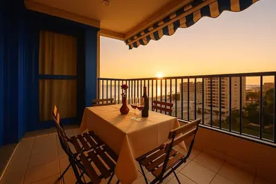 Image de Appartement calme près de la mer avec une vue magnifique et la sécurité 24 heures.