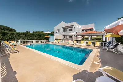 Image de Villa V5 avec piscine privée et des jeux avec billards