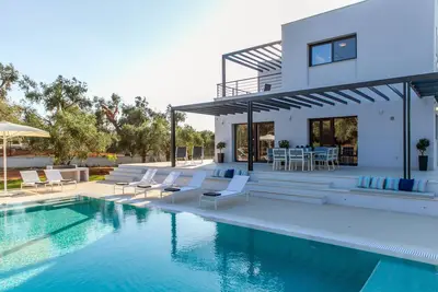 Image de Acaste, Moderne Villa privée avec piscine