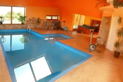 Image de Vacation home, indoor pool, outdoor pool, children's pool, jacuzzi, air conditioning, sauna