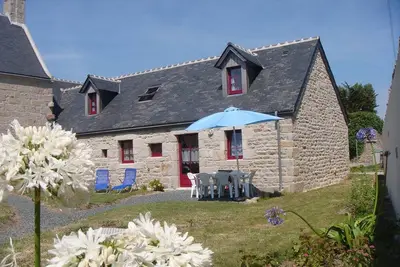 Image de Gîte dans une vraie longère bretonne, 500m de la mer.