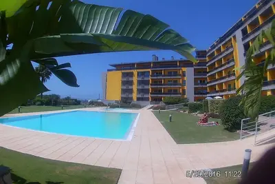 Image de Excellent appartement à 50 mètres. plage avec vue mer, piscine d'eau salée