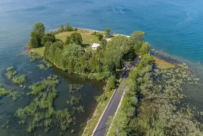 Image de Péninsule privée, endroit paisible avec des rivages et Slip Bateau
