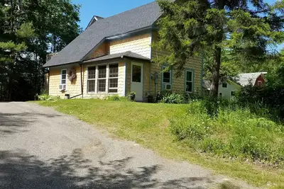 Image de Norcross Cottage, calme chalet au bord du lac dans le Maine pays orignal