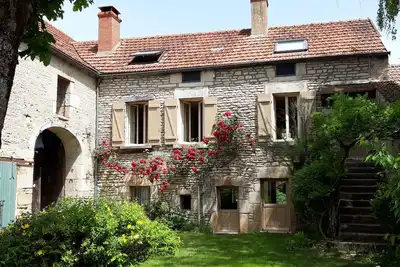 Image de \"La Maison de Coeur\" Jardin-Village-Rivière-Canal Bourgogne - Idéal en famille