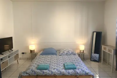 Grand studio 30 m2 en plein centre ville et à côté de la vieille ville d’Annecy