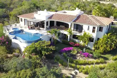 Image de Fabuleuse et spacieuse villa vue mer avec golf, piscine et commodités