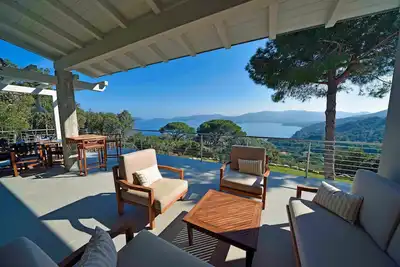 Image de Villa design neuve avec vue mer