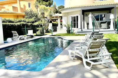 Image de Belle villa familiale 4 chambres piscine eau salée, chauffée (en option)