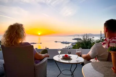 Image de Séjournez au cœur de la ville de Mykonos avec une vue imprenable sur Natasa Garden Suite