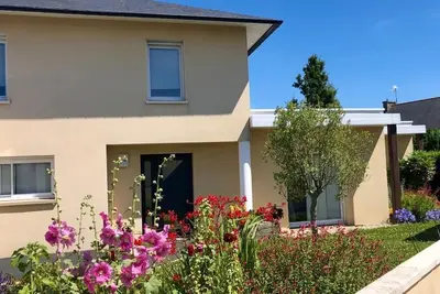 Image de Maison moderne avec jardin clos, proche des commerces et des plages