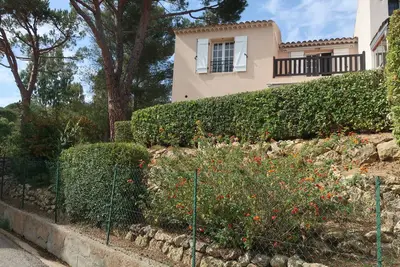 Image de Bastide provençale entière vue mer, jardin clos, Green Up, piscine, plages, Bbq.