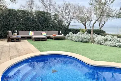 Image de Villa en bord de mer. Ensoleillée et cosy.