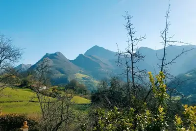 Image de Montagne avec vue sur les Picos de Europa. Secret.