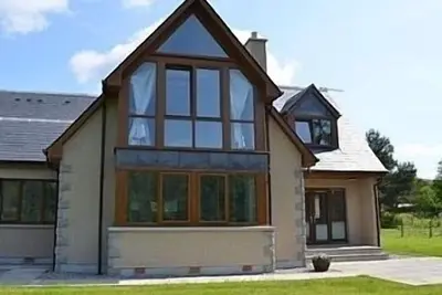 Image de Hébergement exceptionnel avec une vue unique sur la rivière Spey.